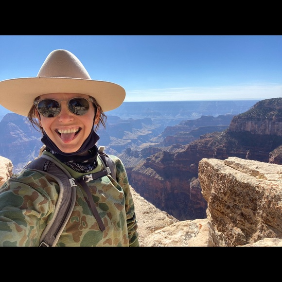 Meet your POSH Ladayyyyy - Picture 8 of 16